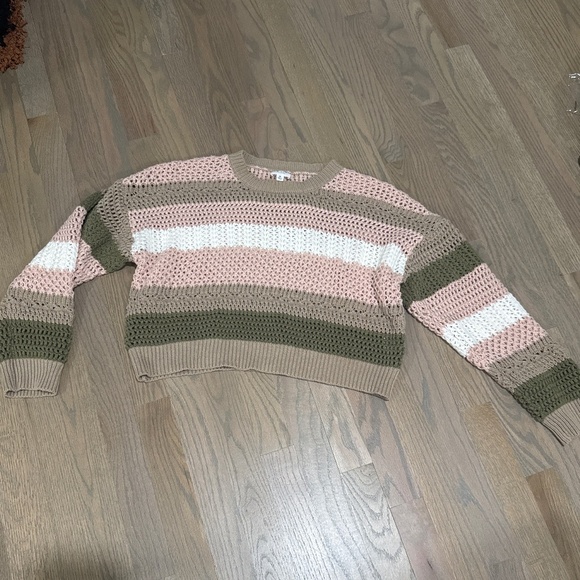 Le Lis Sweaters - Like New Cropped 3/4 sleeve sweater Size M